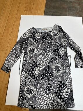 LOFT Black & White Patchwork Floral Shift Top